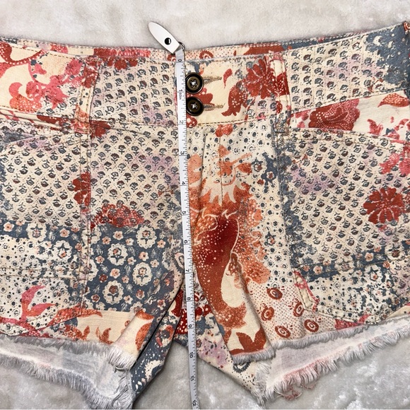 Anthropologie Pilcro Floral Patterned Low Rise Frayed Hem Shorts Size 25 - Picture 15 of 15